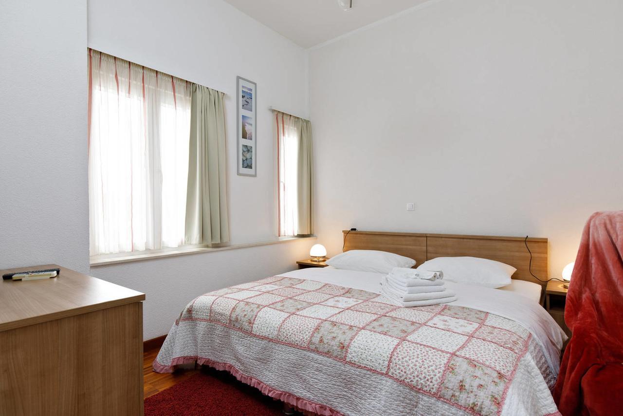 Apartments & Rooms Villa Maslina Trogir Buitenkant foto