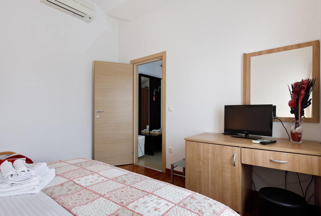 Apartments & Rooms Villa Maslina Trogir Buitenkant foto