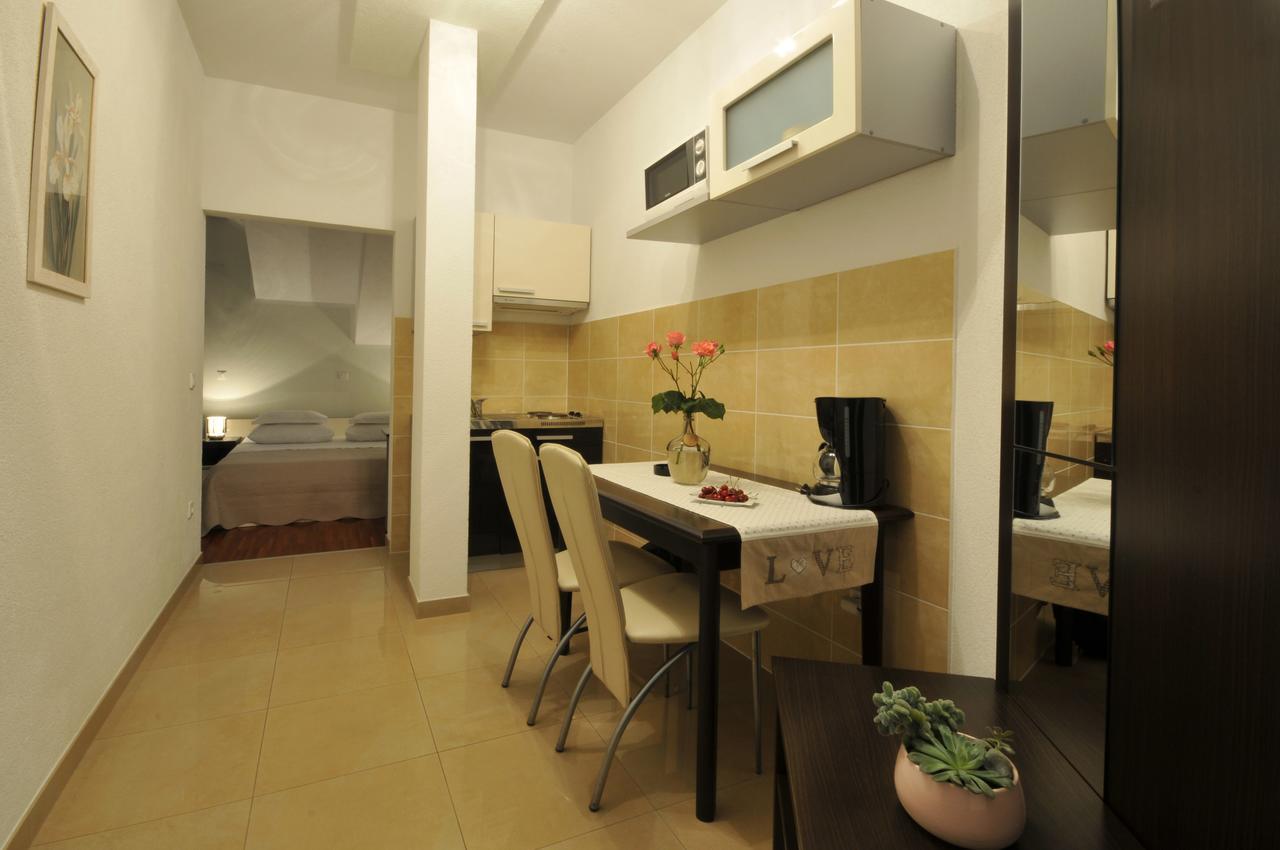 Apartments & Rooms Villa Maslina Trogir Buitenkant foto