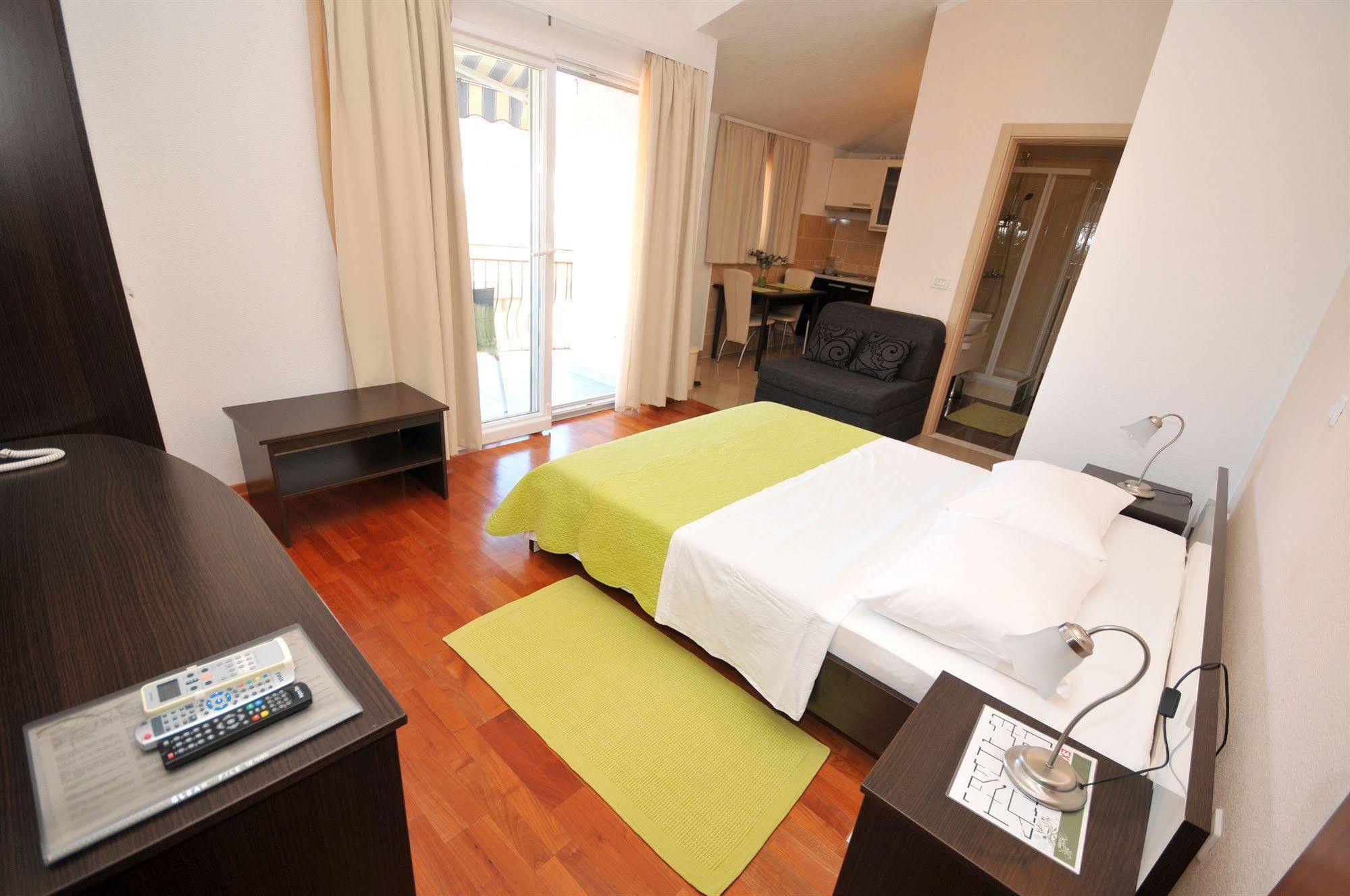 Apartments & Rooms Villa Maslina Trogir Buitenkant foto