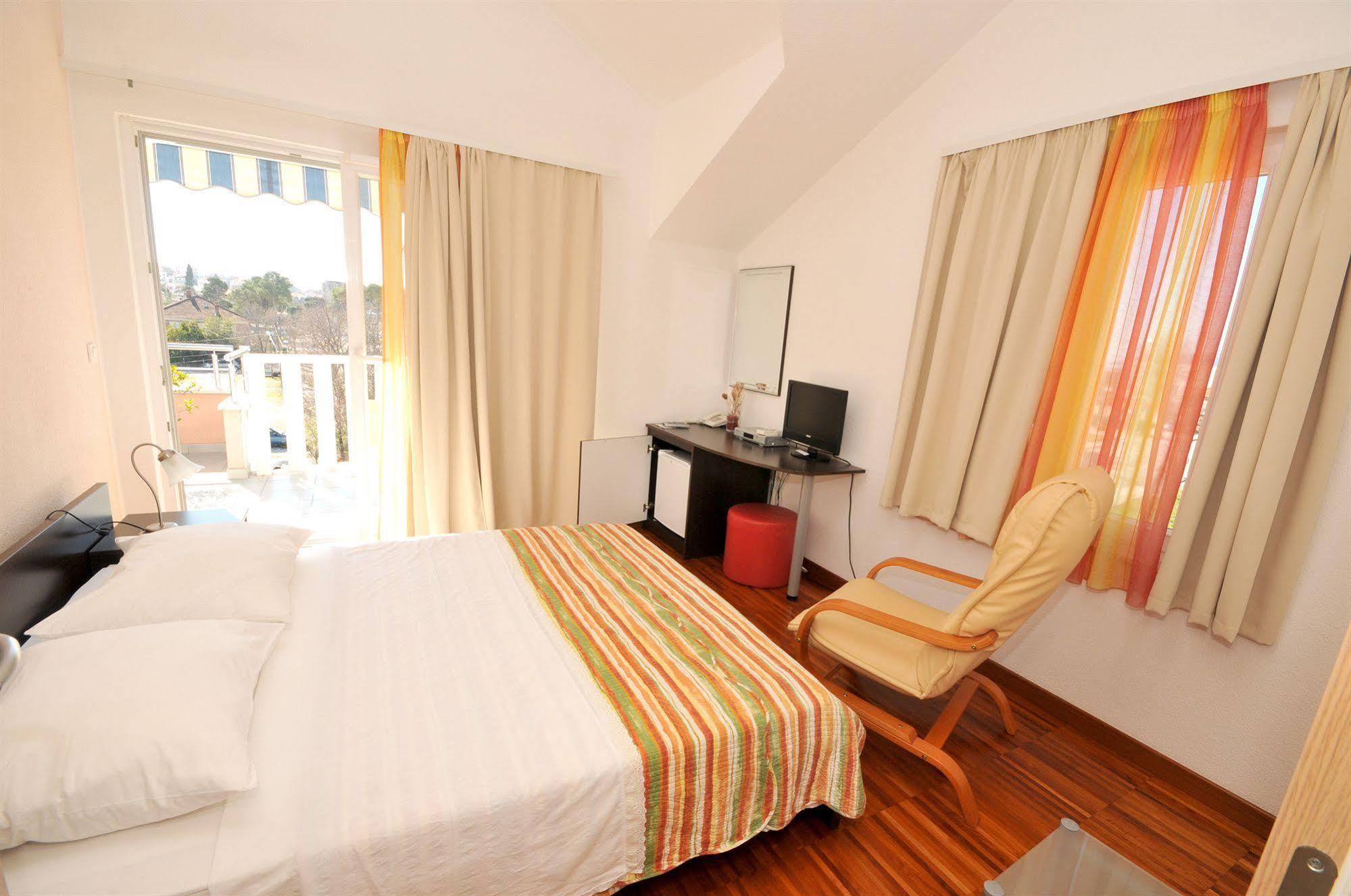 Apartments & Rooms Villa Maslina Trogir Buitenkant foto