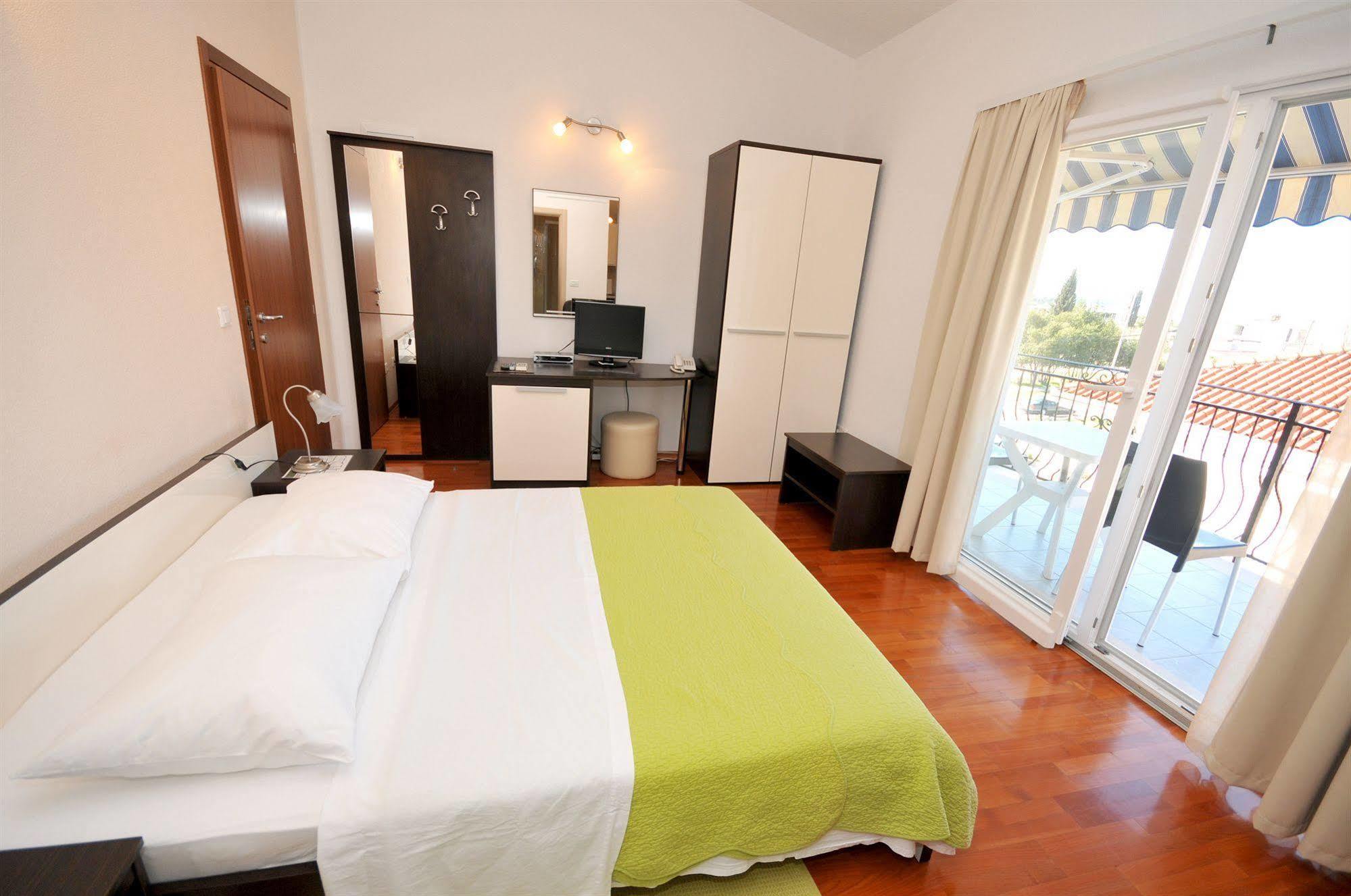 Apartments & Rooms Villa Maslina Trogir Buitenkant foto