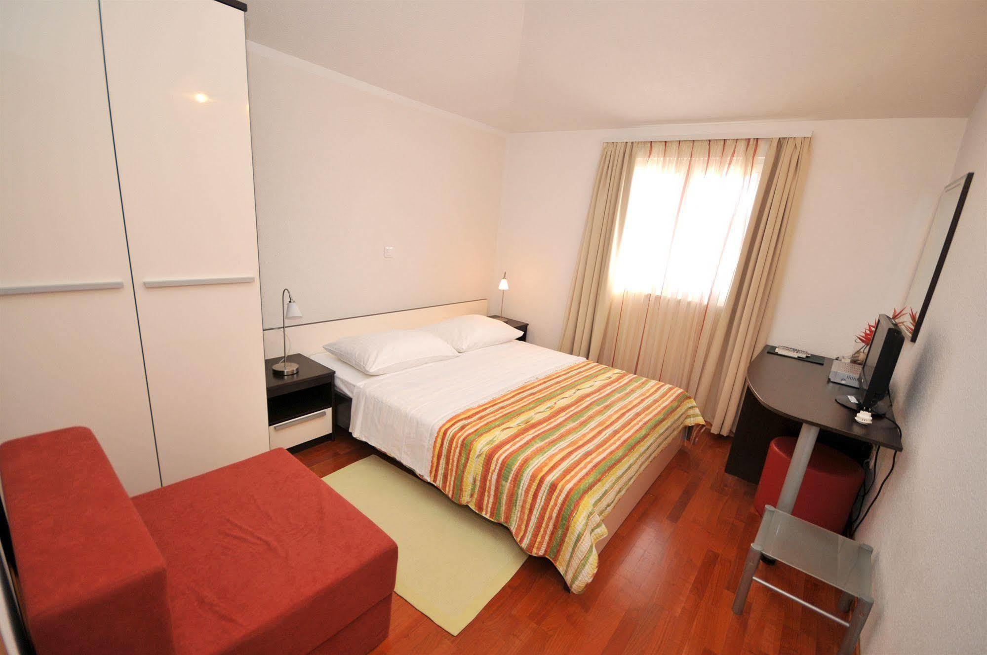 Apartments & Rooms Villa Maslina Trogir Buitenkant foto