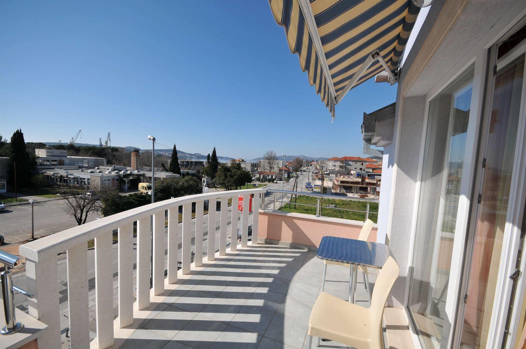Apartments & Rooms Villa Maslina Trogir Buitenkant foto