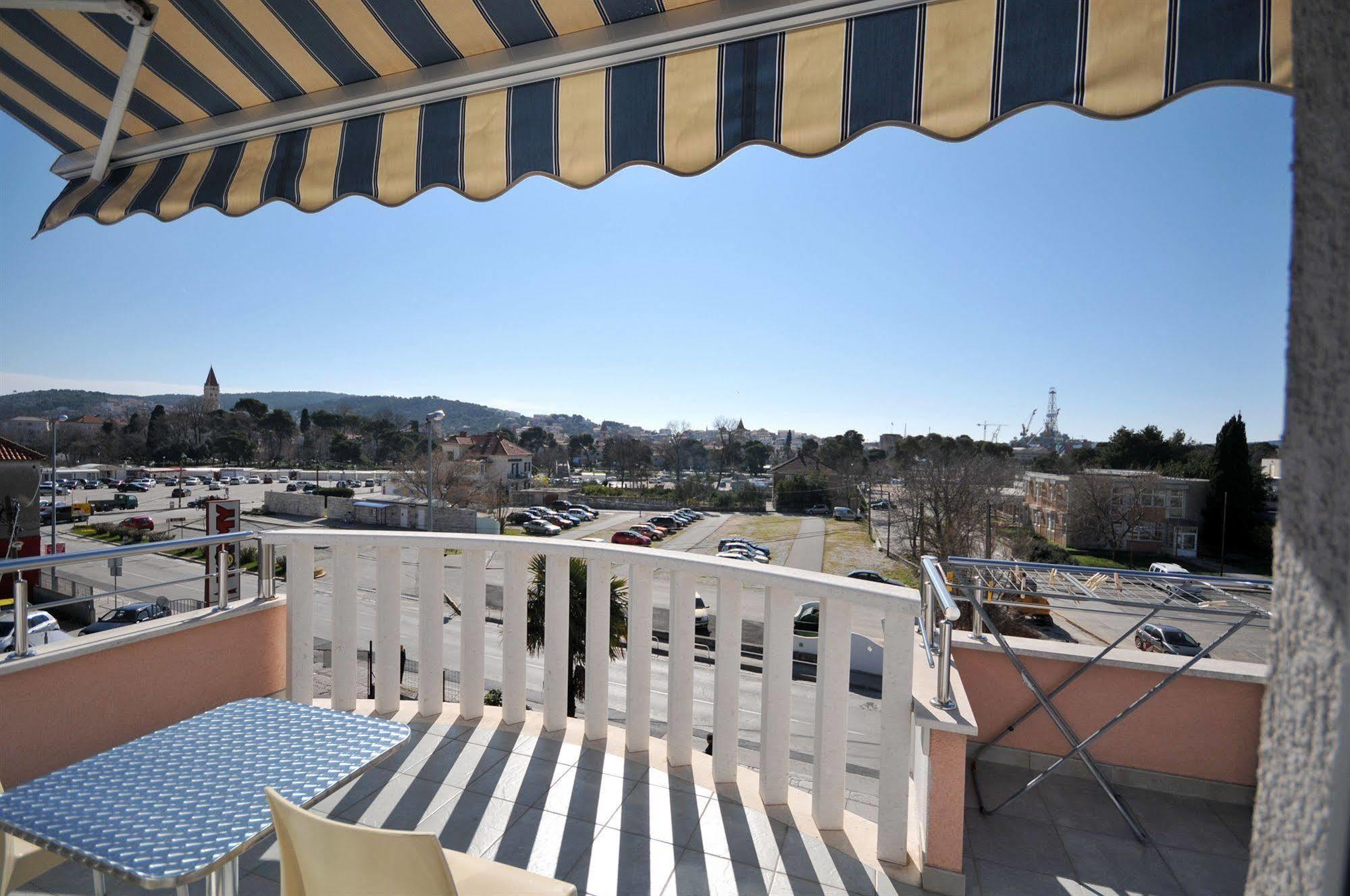 Apartments & Rooms Villa Maslina Trogir Buitenkant foto